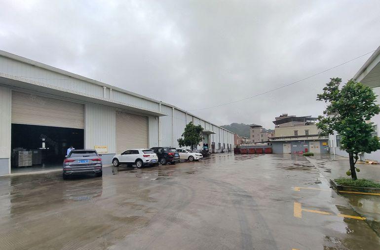 单一层厂房3000平，出租，500平起分，现成行车，空地超大