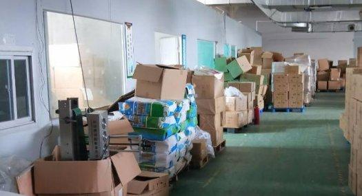 凤岗金凤凰一楼现成地坪漆办公室配套齐全1400平方