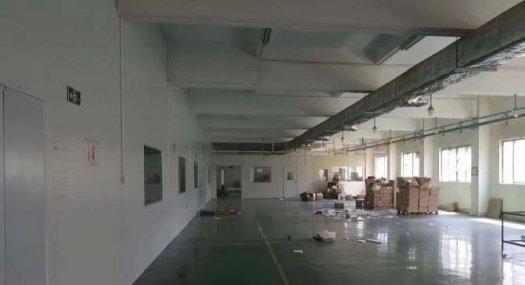 雁田新空出四楼1200平，带装修办公室水电，好招工