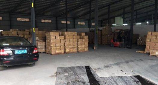 凤岗镇油甘铺单一层钢结构出租900平滴水8米 带办公室装修