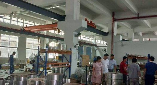 凤岗雁田一楼高6米厂房出租1080平带牛角 行车免费用