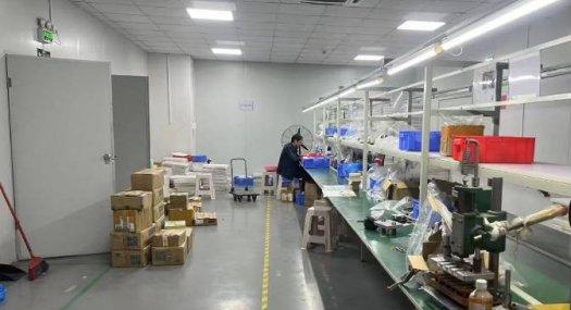 大岭山107国道边楼上带装修厂房出租 1000平