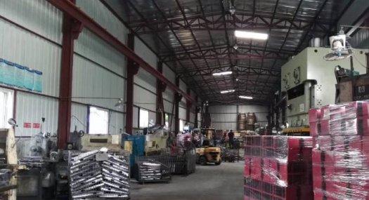 清溪三中钢构带行车出租1300平配电100千瓦可增