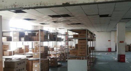 清湖头工业园带电梯厂房600平方平方出租，带办公室