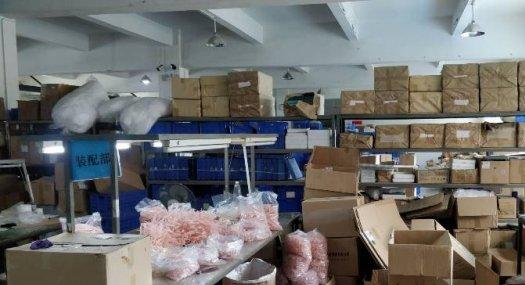 凤岗官井头出租二楼带行车配有宿舍7间厂房1400平