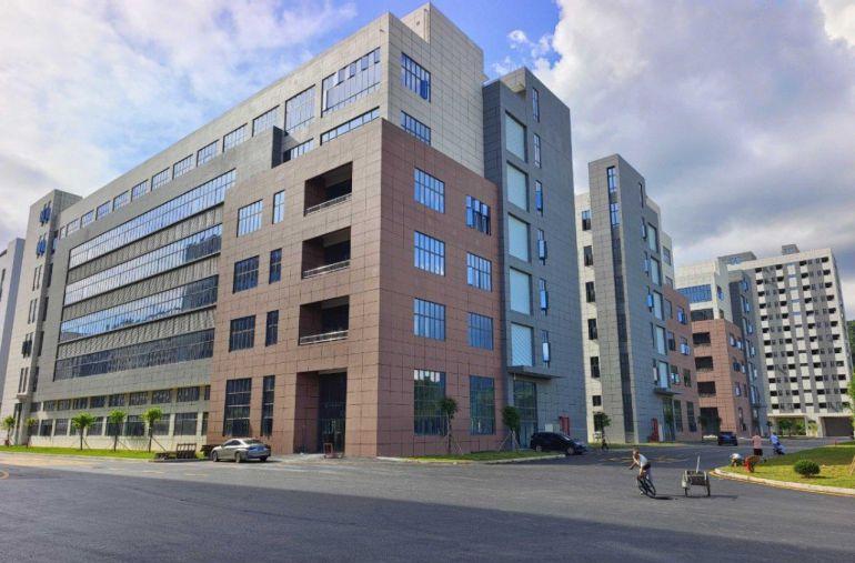 东莞市清溪镇10万平米全新红本厂房出租可分租