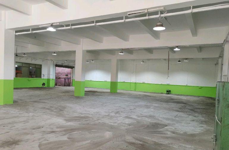 原房东一楼标准厂房，距华为1千米，钣金设备厂可优惠。