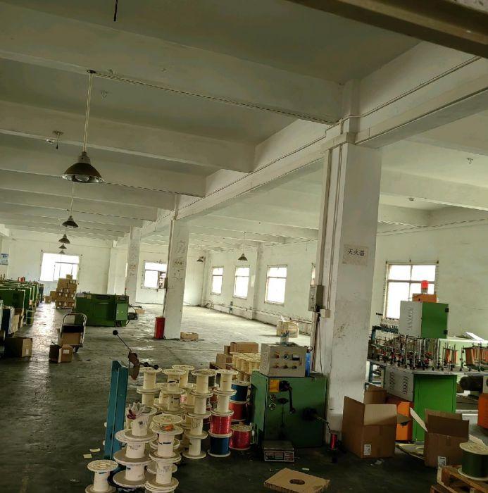 公司部分生产线搬到内地，二楼三楼可分租