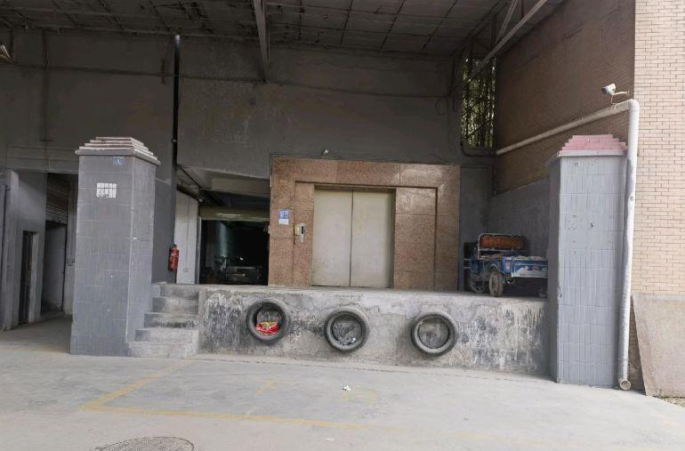 房东特价招租二楼880平