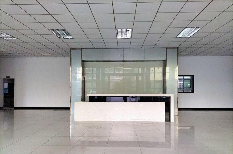 松山湖高速公路出口800米处独院原房东无尘车间厂房招租