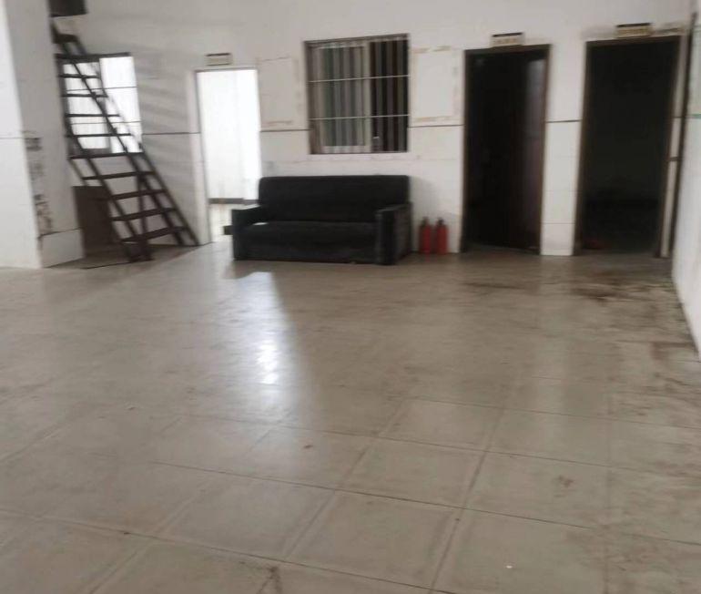 高埗镇中心区一楼商铺，可作小型工厂、办公、商业用途。