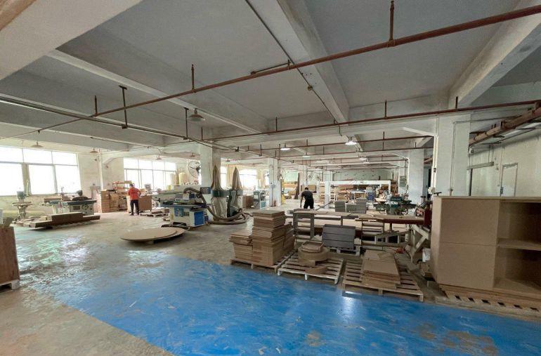 全新装修刚装好一年，有环评，喷漆房环保设备全新