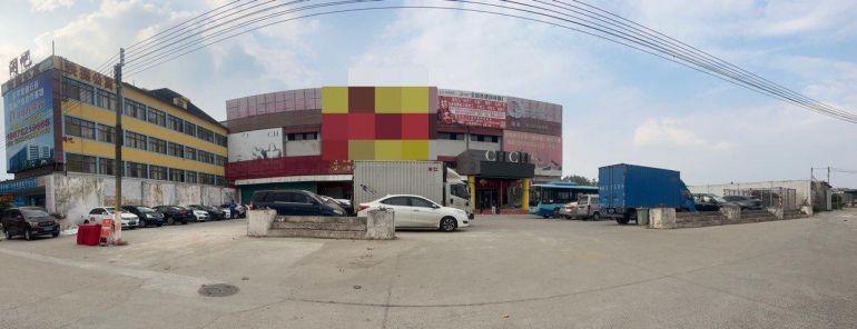 空地大，厂房高，主干道，十字路口红绿灯，周边工业环绕