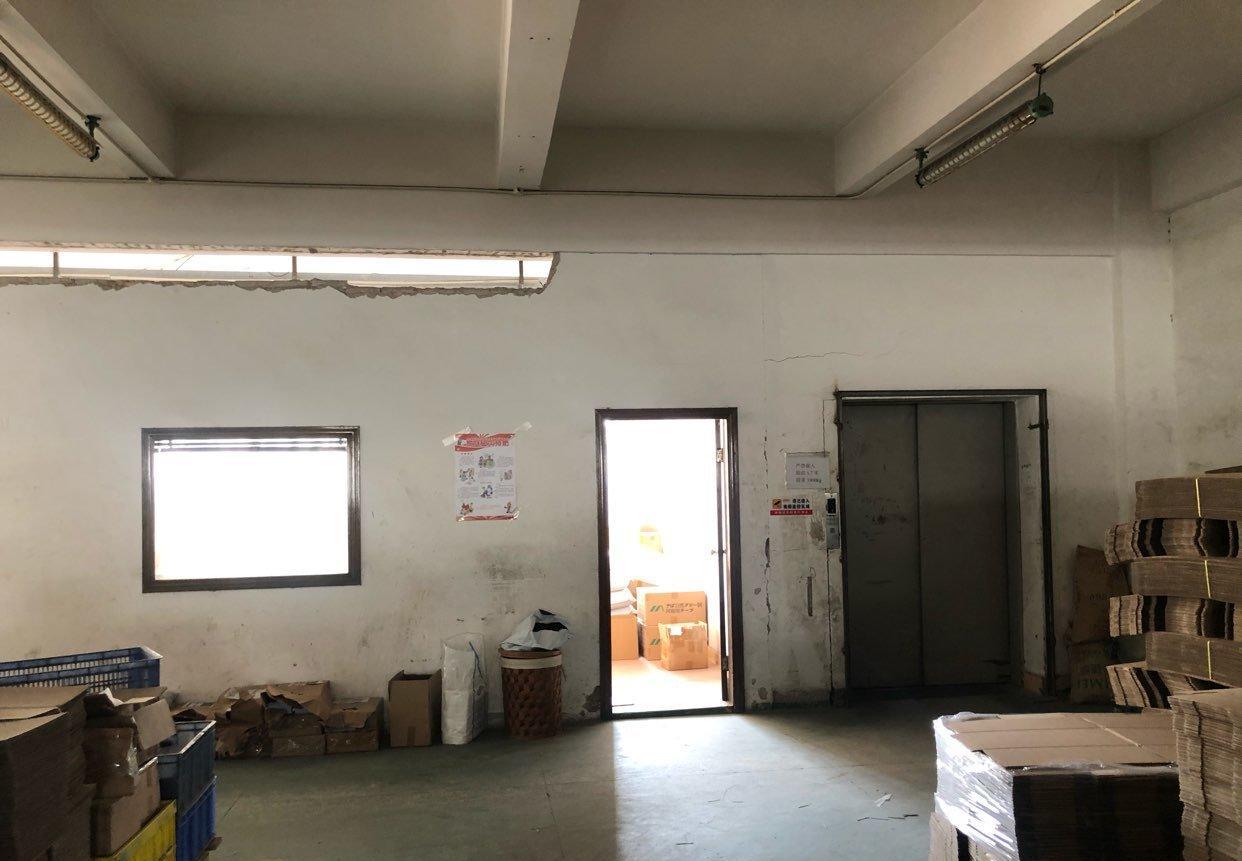 独立厂房分租，租第三层，带豪华办公室和配套男女洗水间