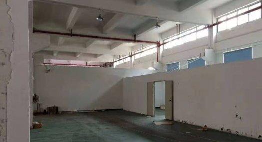 凤岗五联出租小面积厂房高5.5米350平现成水电 靠近深圳