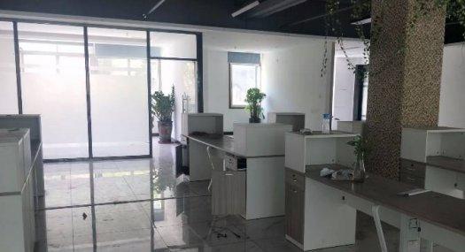 凤岗五联楼上带装修厂房出租1200平精装修办公室 光线好