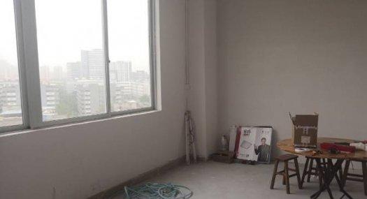 凤岗金凤凰小面积带装修厂房楼上350平出租，水电齐