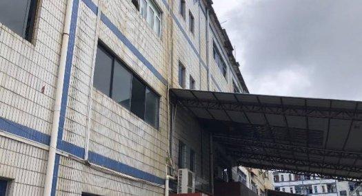 凤岗金凤凰靠东深二线楼上小面积厂房出租500平 水电齐全 现成办公室