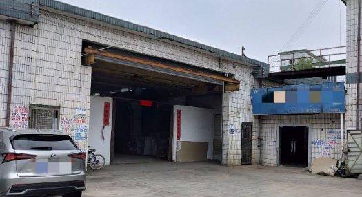 凤岗镇浸校塘一楼带牛角带吊顶办公室厂房出租770平靠近路边