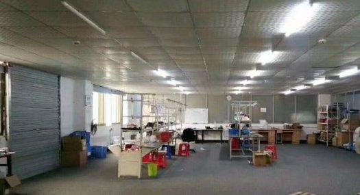 凤岗浸校塘楼上带精装修吊顶水电齐拎包入驻800平fg