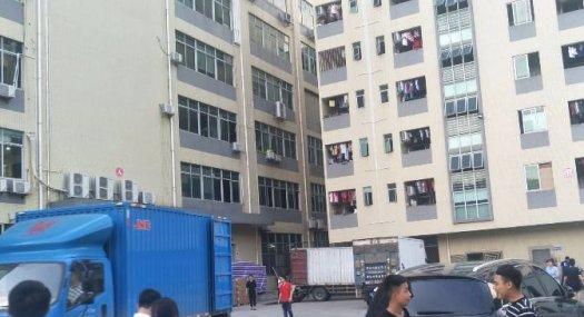 凤岗雁田楼上带带装修吊顶办公室厂房出租2100平