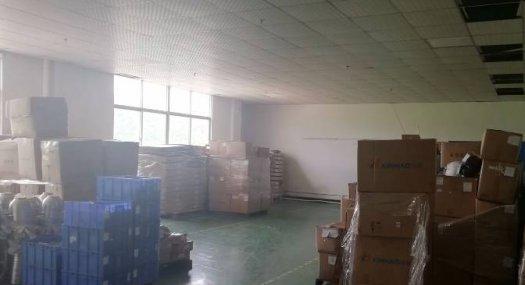 凤岗官井头出租楼上标准货梯厂房1500平，价格可谈