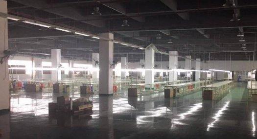 凤岗五联楼上电子厂房豪华装修地坪漆4800方，可分