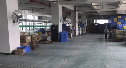 凤岗五联标准三吨货梯地坪漆现成装修好厂房1300平