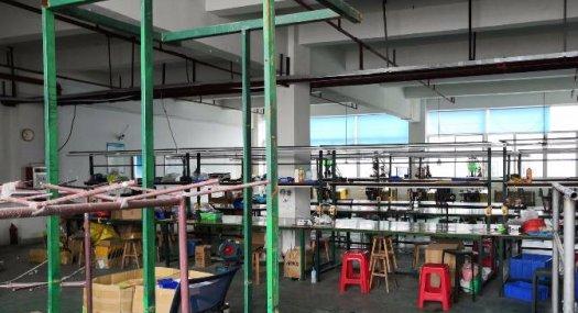 凤岗油甘铺天桥附近楼上小面积厂房出租350平带消防现成办公室