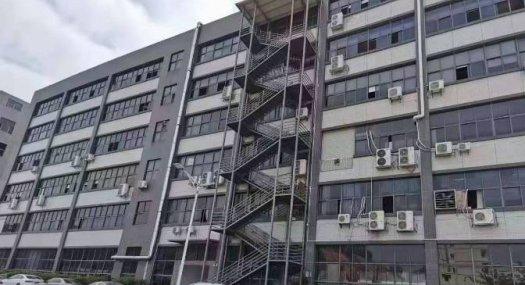 东莞凤岗1200㎡ 厂房出售层高6米 配电315KVA 独院天车30吨 有蒸汽 有燃气 可环评 可分租