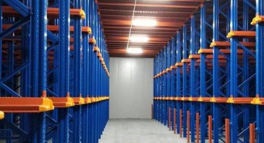 佛山南海 广佛交界主干道处，武广高铁、广州环城高速、穗盐公路旁；距广州、佛山两城市中心仅5公里左右。14077㎡ 库房租售层高5米