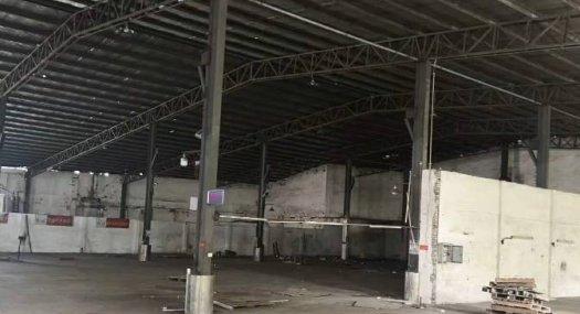 新塘主干道边新出地铁口厂房仓库，豪华办公室装修，证件齐全，电力充足，可进拖头