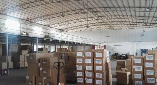 金山大道旁工业园区，500方起分租，中间无柱砖墙形象靓