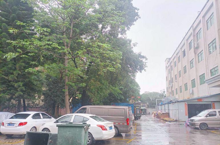 水口龙湖，一楼厂房2000平，高5.2米，证件齐全