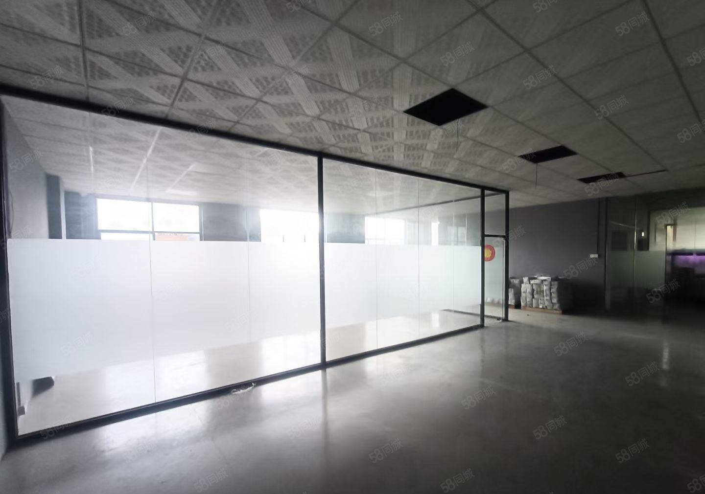 三栋市场工业园800平方现成装修红本厂房招租，有货梯