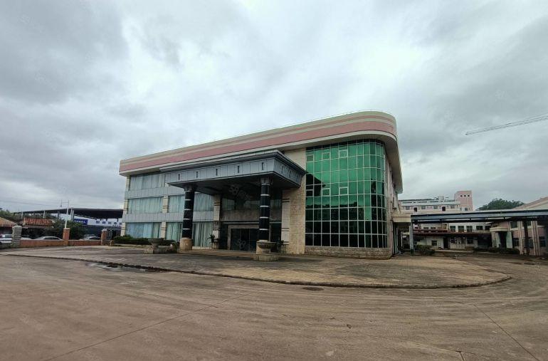 三栋镇工业园单一层一楼混泥土厂房10米高1000平方，带行车