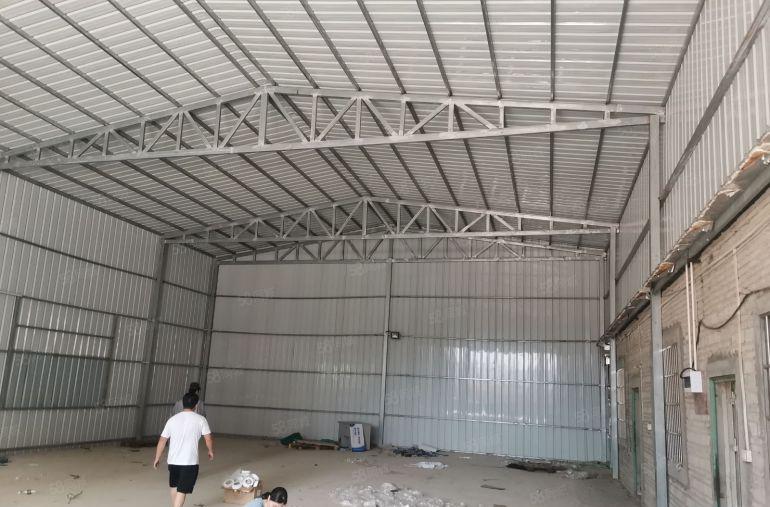 独门独院的钢构厂房刚空出，有空地院子450平米