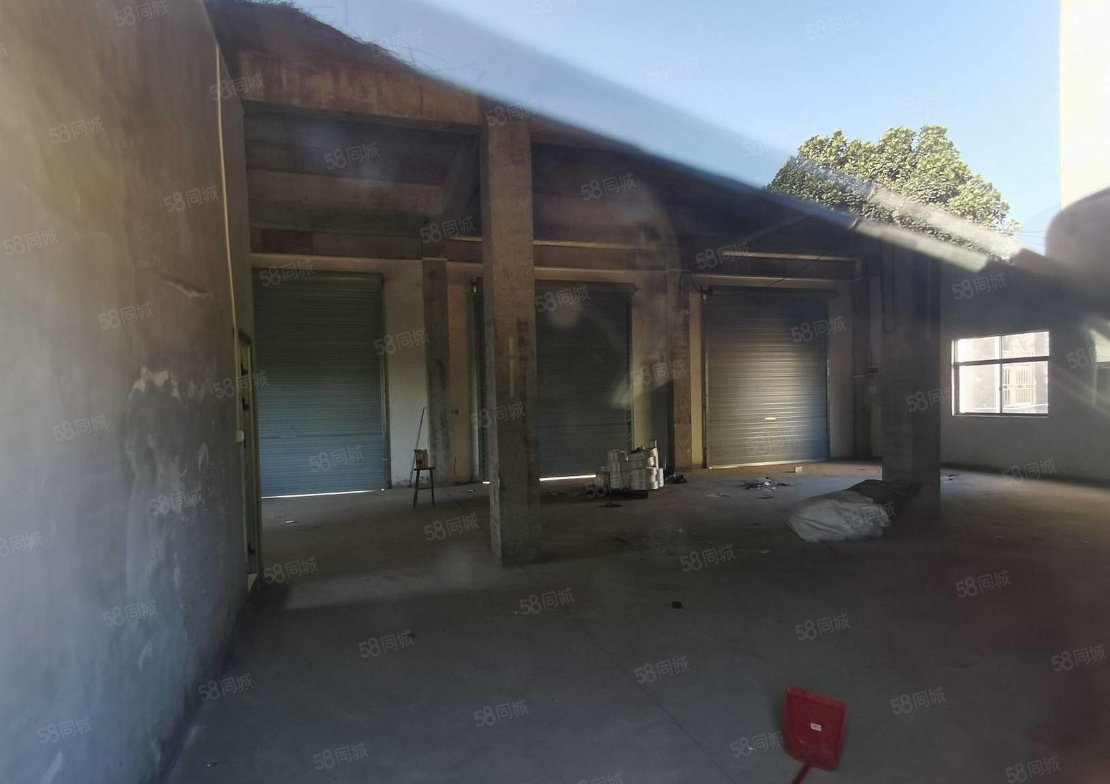 三栋全新楼房加铁皮房一楼420平方二楼260平方招租