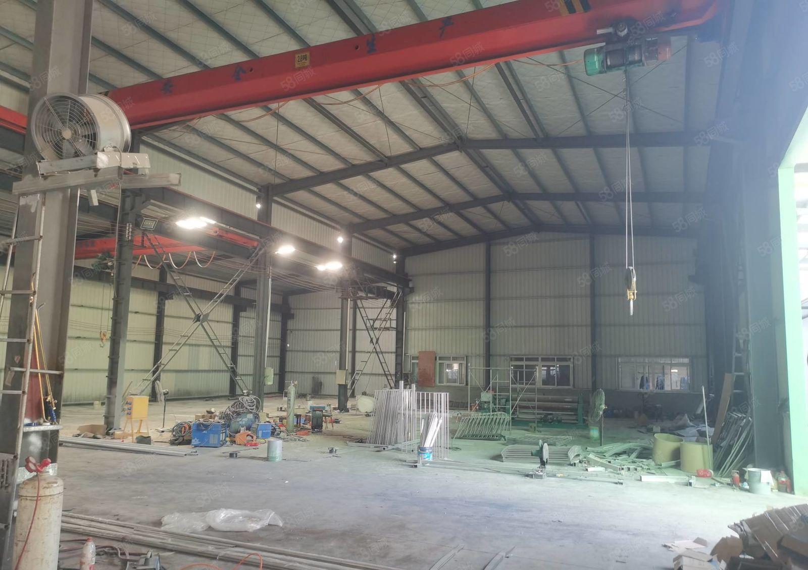 小金口独院厂房，3400平方，4个航车，租金22元