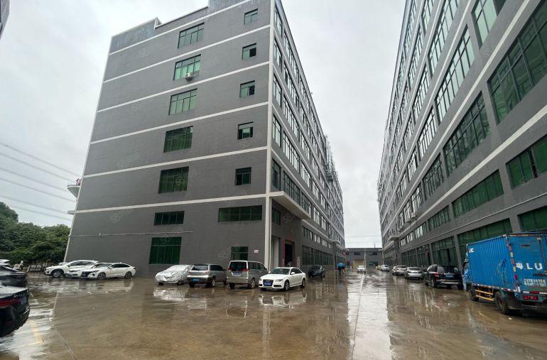 惠州三栋数码园2000平原房东标准厂房出租，带精装修