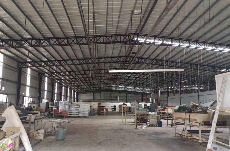 三栋镇镇单一层5600平方钢构厂房出租 价格15元 可以分租