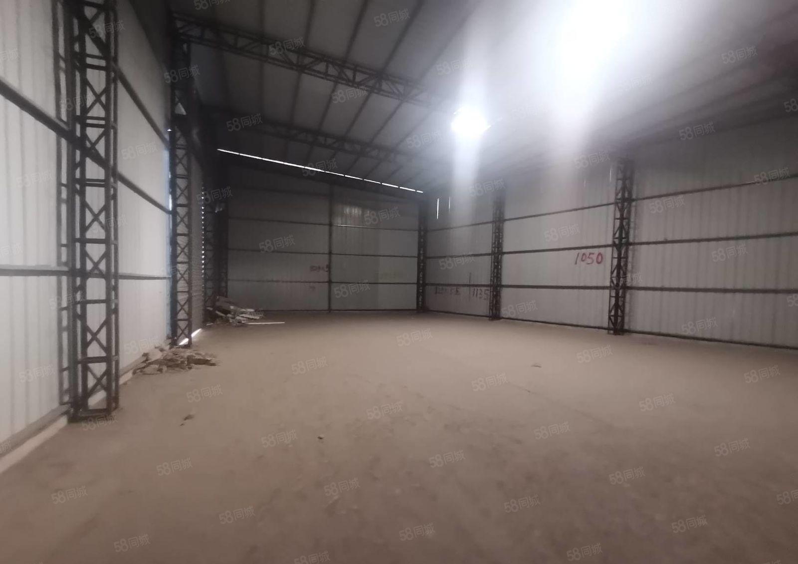 小金口独院厂房，3400平方，4个航车，租金22元