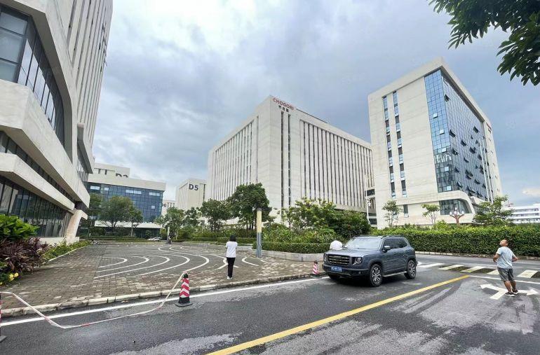 马安一楼厂房出租2000平方12元一平方.大小可以分