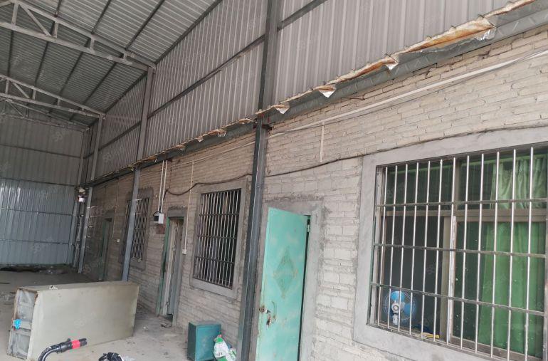 独门独院的钢构厂房刚空出，有空地院子450平米