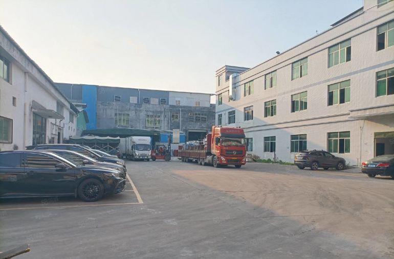 ~~~~小金口1楼1300平，2楼3000平，可分租~~~~