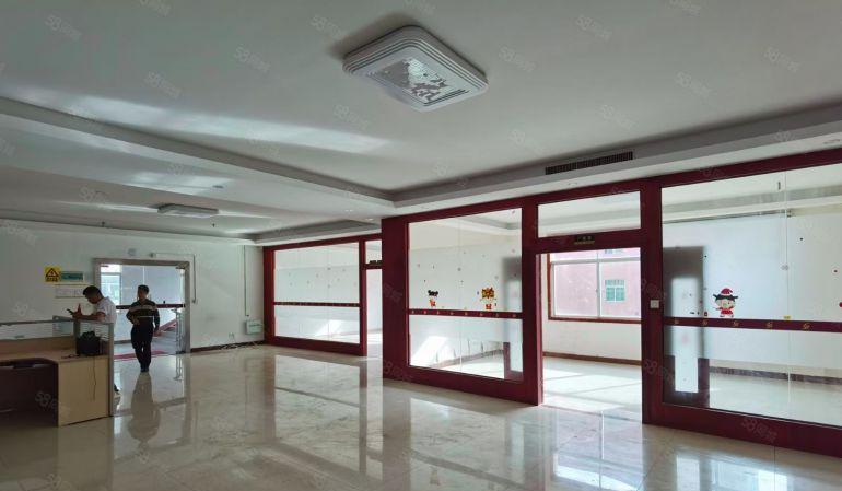 水口湖滨 楼上1200平带装修厂房租金8元 可分租