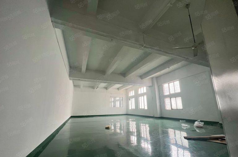 原房东实际面积出租，2500平方带精装修，证件齐全。