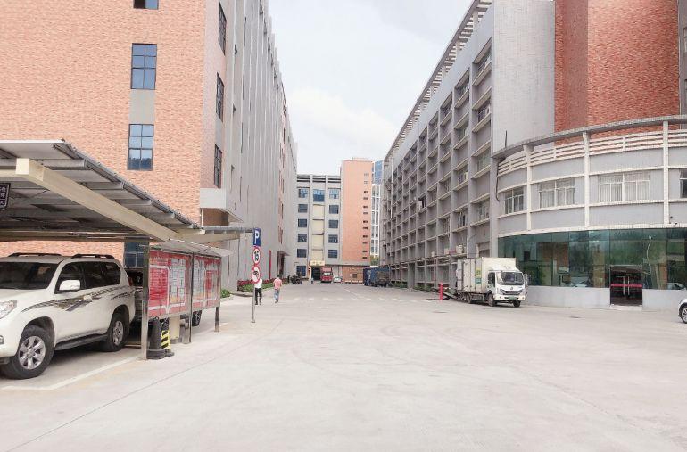 新圩临深1，2楼各2000平，可单独分租，带装修仓库厂房出租