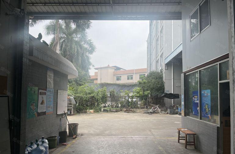 急租新墟原房东小独院，带航车。适合五金注塑磨具机械设备加工等