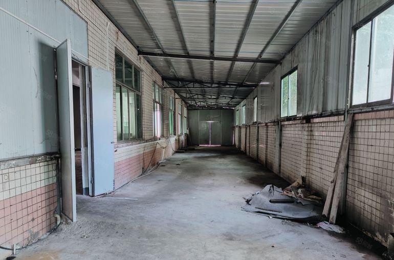 三和嘉民物流园对面一楼铁皮房出租